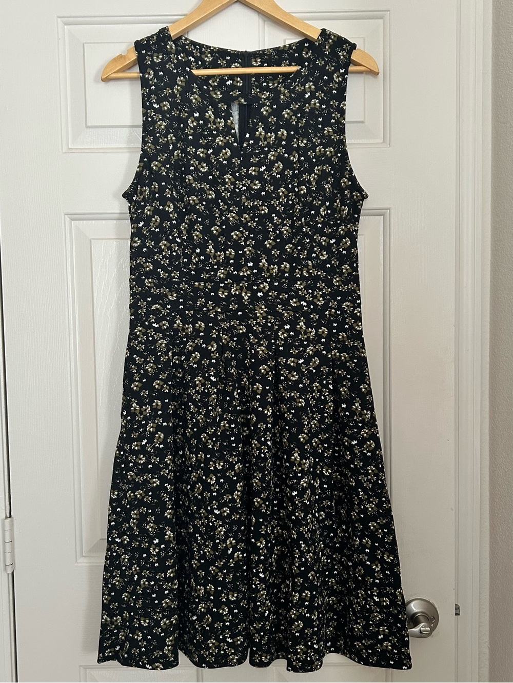 SHEIN Ditsy Floral Print Keyhole Neckline Womenโs Dress Black & Green Size Large